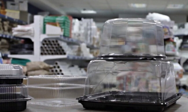 Пластиковые контейнеры. Фото: скриншот YouTube-видео.