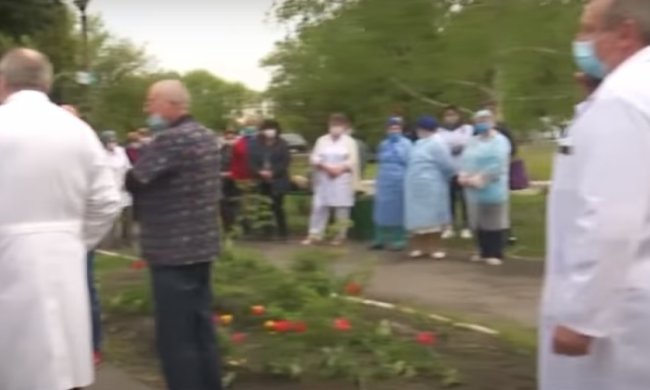 Украинские медики выходят на митинги. Фото: 112 Украина, скрин