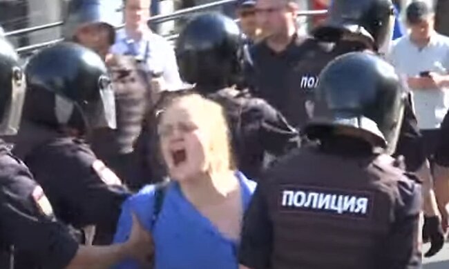Задержание протестующих россиян. Фото: скриншот YouTube-видео
