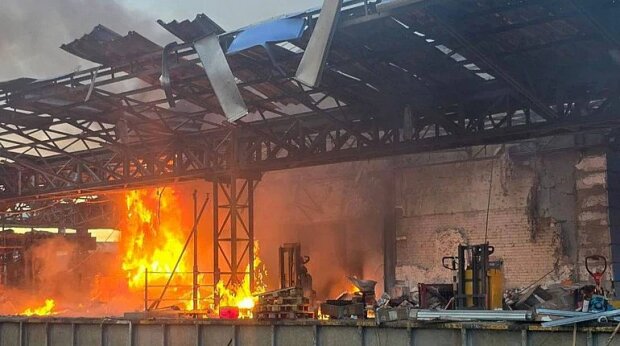 Депо Нової пошти у Харкові після удару дронів