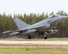 В НАТО без промедления подняли истребители, Россия отправила боевые самолеты в Европу. Началось