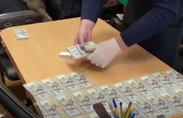 Чиновника "Киевводоканала" поймали на взятке. Фото: скриншот видео СБУ