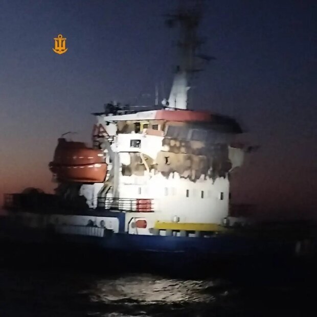 Пошкоджене турецьке судно ANT після атаки російського дрона в Чорному морі
