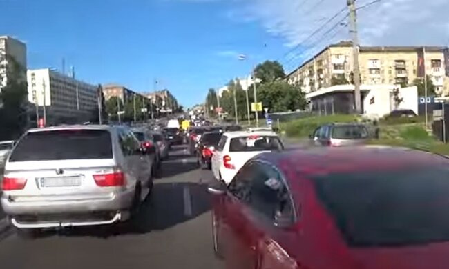 Автомобілі. Фото: скріншот YouTube-відео