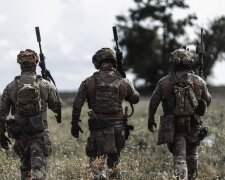Українцям розповіли, які виплати за "Контракт 18-24", зарплати та премії