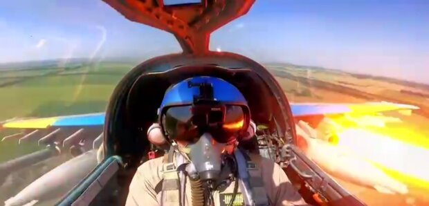 Військовий льотчик. Фото: скрін відео