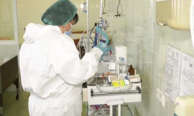 Медсестра. Фото: скріншот YouTube-відео