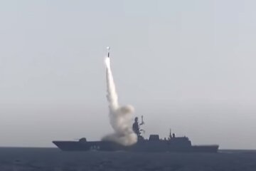 Запуск ракеты рф с моря. Фото: скриншот YouTube-видео