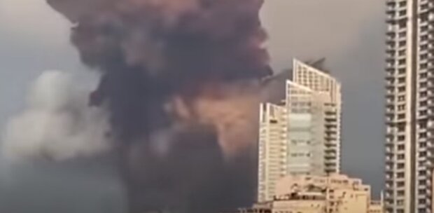 Взрывы в Бейруте: появилось видео снятое очевидцем за миг до гибели