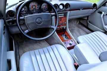 Mercedes-Benz SL. Фото: скриншот YouTube