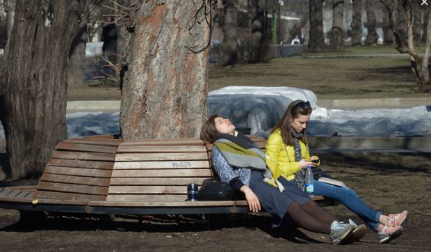 Выходной в парке, фото: скриншот с сайта Газета.ру