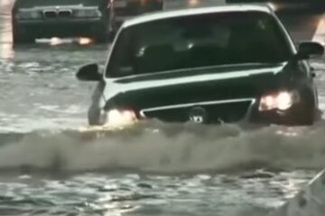 Варшава ушла под воду. Фото: youtube