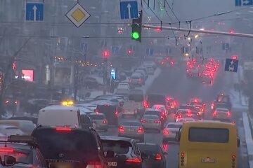 Авто в Киеве. Фото: скриншот YouTube-видео