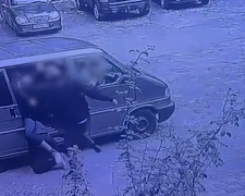 Двое полицейских избили парня у ТЦК - теперь им грозит 8 лет тюрьмы