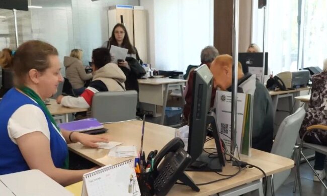 ПФУ проводит перерасчет субсидий на зиму: кому срочно нужно нести документы