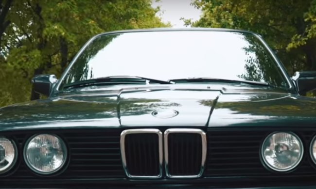 BMW 325iX. Фото: скриншот YouTube