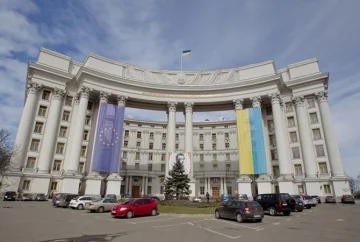 В Киеве под МЗС заметили необычное зрелище