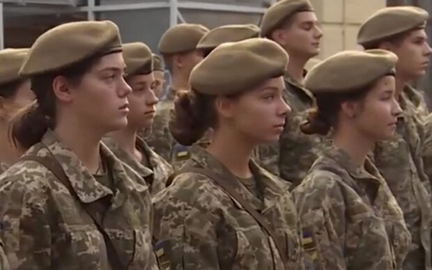Женщины в ВСУ. Фото: скриншот YouTube-видео