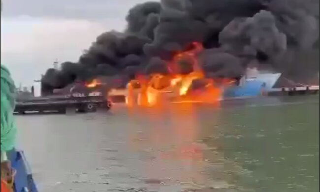 Горит порт. Фото: скриншот Телеграм