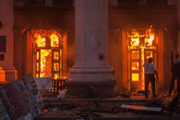 В Одессе на Куликовом поле начались драки во время чествования жертв 2 мая