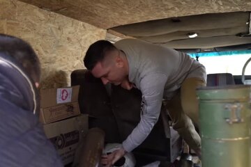 Волонтеры. Фото: скриншот Youtube-видео