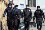 Пострадать могут сотни: в Першотравенске переполох, полицейские и медики стучатся в дом к каждому