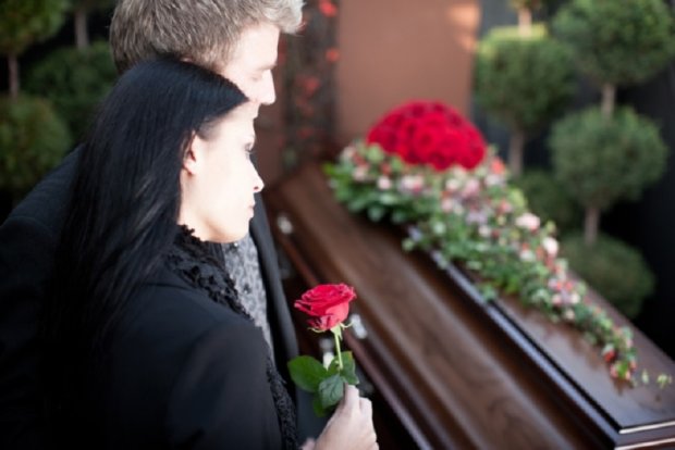 Касается каждого: Кабмин изменил требования по похоронам в Украине