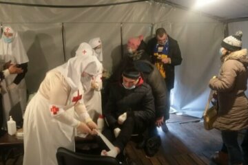 У столиці волонтери УПЦ облаштували пункт обігріву та нагодували безхатченків на Новий рік