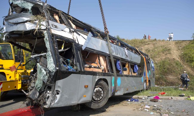 В ста километрах от столицы грузовик наскочил на автобус: 16 человек погибло