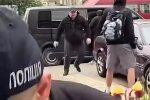Кайданки та газовий балончик на місці інциденту під час мобілізації в Івано-Франківську