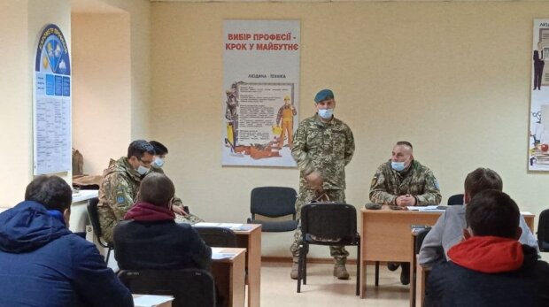 В ТЦК пояснили, кого можуть мобілізувати з 18 років. Фото: YouTube