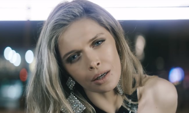 Вера Брежнева, фото - кадр из клипа "Я не святая"