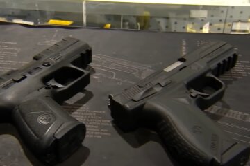 В Раді готуються прийняти закон про цивільну вогнепальну зброю. Фото: скріншот YouTube-відео