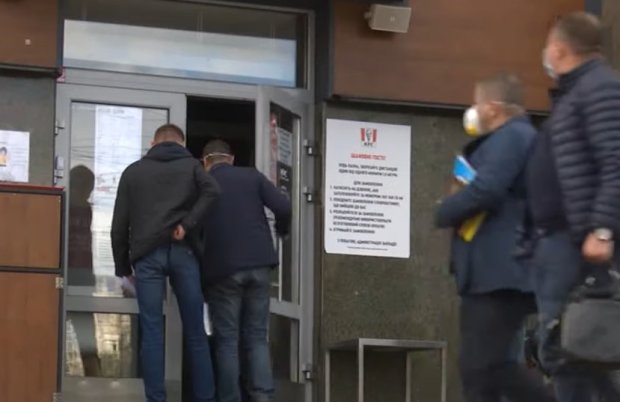 Удар по украинцам: безработица бьет все рекорды, счет пошел на десятки тысяч