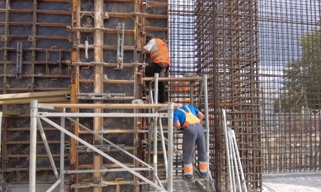Поки мужиків масово гребуть на війну: роботодавці завозять гастербайтерів - звідки і скільки платять
