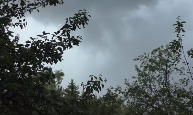 Тучи перед дождем. Фото: скриншот YouTube-видео