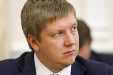 Красиво живет! Глава "Нафтогаза" Коболев попался с дамой средь бела дня в самом дорогом ресторане Киева