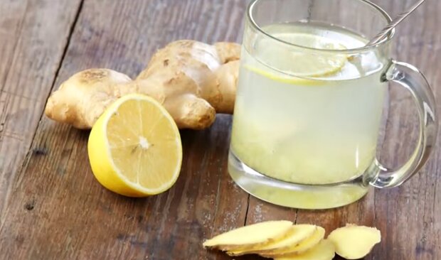 Напиток из лимона, имбиря и меда