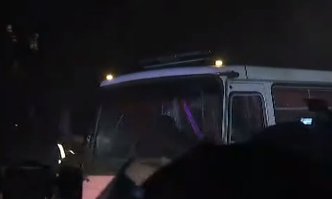 У водителя, перевозившего эвакуированных граждан, поднялась температура, фото: Скриншот YouTube