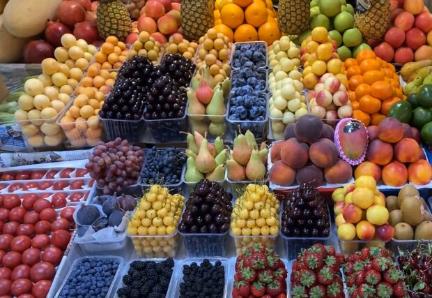 Ягоды и фрукты.  Фото: скриншот YouTube-видео