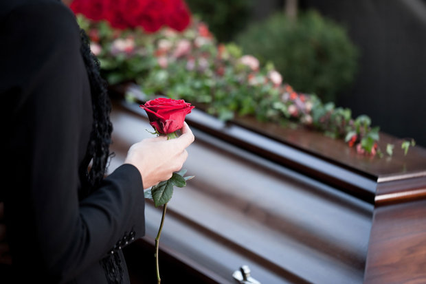 Под Киевом на похоронах перепутали покойников. Семья обалдела, когда открыли гроб