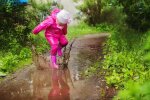 Актуальная обувь - резиновые сапоги. Фото: youtube