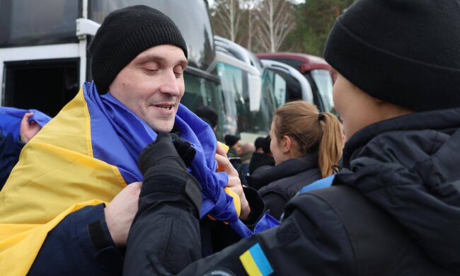 раинцы в слезах, в Украину возвращается еще 300 пленных