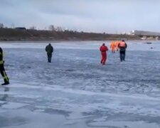 Лед на Днепре. Фото: скриншот YouTube