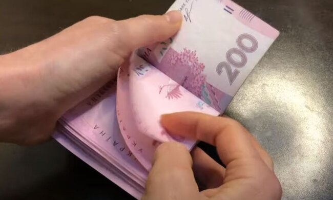 Гроші. Фото: скріншот YouTube-відео