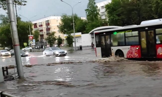 Дощ.  Фото: скріншот YouTube-відео