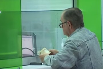 Правительство открыло ломбарды. Фото: youtube