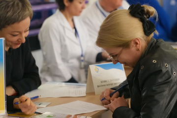 Українцям пропонують роботу із зарплатою від 30 тисяч гривень. Фото: YouTube