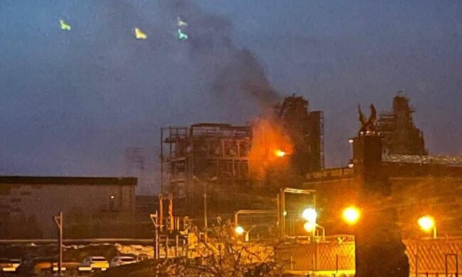 Не только завод с "шахедами": ночью еще один дрон разнес НПЗ в Татарстане