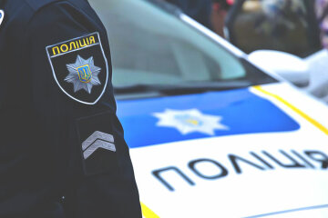 Жуткая авария в Киеве: полицейскую сплющило между двух авто, видео не для слабонервных